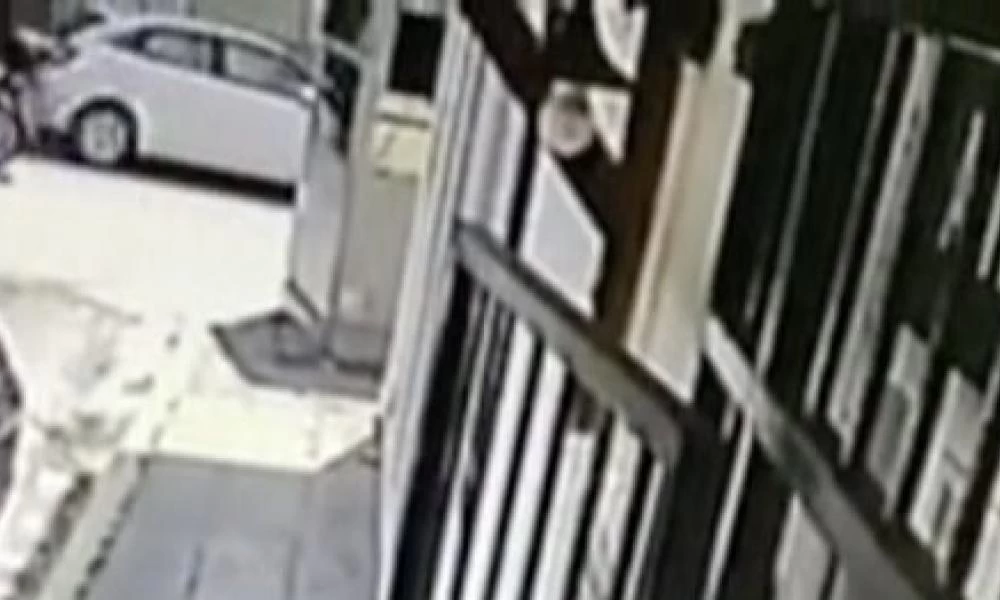 Δείτε βίντεο με Γεωργιανό να φεύγει ανενόχλητος έξω από αστυνομικό τμήμα!